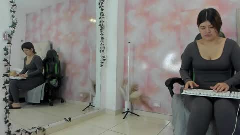 karoline  online show from 11-25-25, 06:41