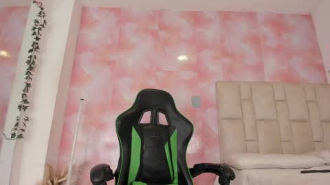 karoline  online show from 04-08-26, 11:05