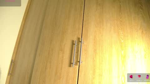 Aida  online show from 10-20-25, 11:21