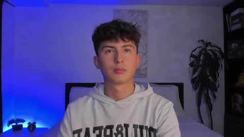 Snapshot of aidan_hale chatting on 02-14-25, 03:33 A H online show from 02-14-25, 03:33