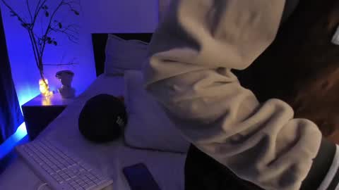 Snapshot of aidan_hale chatting on 02-20-25, 03:12 A H online show from 02-20-25, 03:12