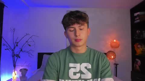 Snapshot of aidan_hale chatting on 02-21-25, 01:33 A H online show from 02-21-25, 01:33