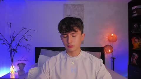 Snapshot of aidan_hale chatting on 02-21-25, 04:40 A H online show from 02-21-25, 04:40