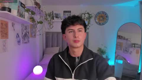 Snapshot of aidan_hale chatting on 10-06-25, 08:50 A H online show from 10-06-25, 08:50