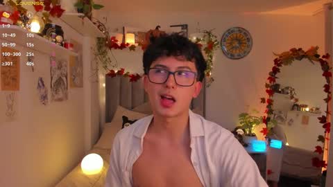 Snapshot of aidan_hale chatting on 10-12-25, 12:20 A H online show from 10-12-25, 12:20