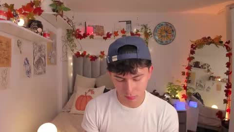 Snapshot of aidan_hale chatting on 10-18-25, 01:41 A H online show from 10-18-25, 01:41