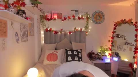 Snapshot of aidan_hale chatting on 10-19-25, 12:44 A H online show from 10-19-25, 12:44