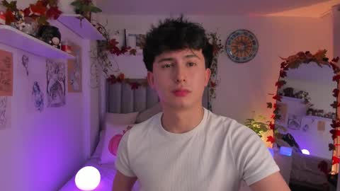 Snapshot of aidan_hale chatting on 10-22-25, 02:12 A H online show from 10-22-25, 02:12