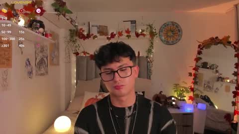 Snapshot of aidan_hale chatting on 10-29-25, 12:46 A H online show from 10-29-25, 12:46