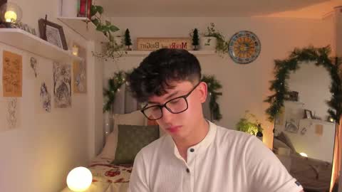 Snapshot of aidan_hale chatting on 11-21-25, 02:10 A H online show from 11-21-25, 02:10