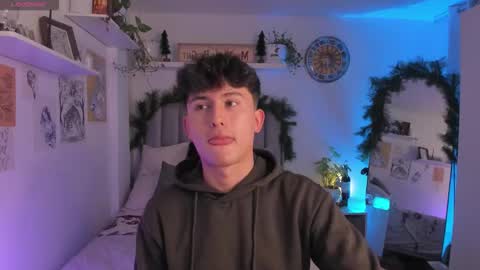 Snapshot of aidan_hale chatting on 12-03-25, 11:14 A H online show from 12-03-25, 11:14