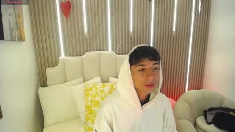 Snapshot of aiden_rivers_ chatting on 02-17-26, 12:23 Aiden online show from 02-17-26, 12:23