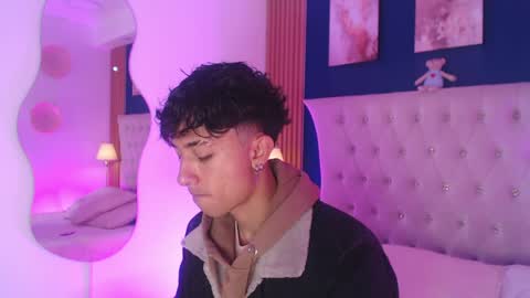 Aiden online show from 04-08-26, 12:49