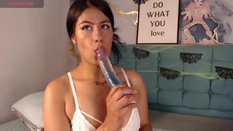 Ailyn online show from 10-31-25, 04:41