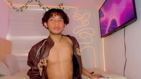 Snapshot of aiiron_m chatting on 09-20-25, 08:10 Aaron Winter online show from 09-20-25, 08:10