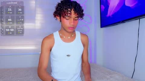 Snapshot of aiiron_m chatting on 02-07-26, 07:06 Aaron Winter online show from 02-07-26, 07:06