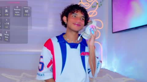 Snapshot of aiiron_m chatting on 04-10-26, 09:41 Aaron Winter online show from 04-10-26, 09:41