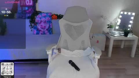 Lynn online show from 12-18-25, 01:39