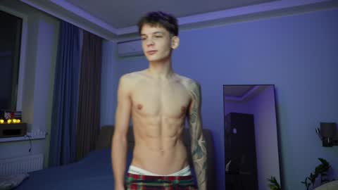 Snapshot of aiko_miracle chatting on 12-18-24, 03:15 birthday here online show from 12-18-24, 03:15