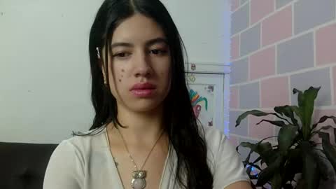 Snapshot of aine_ileana chatting on 05-31-26, 04:14 J online show from 05-31-26, 04:14