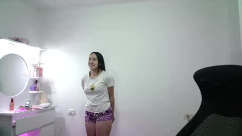 Snapshot of aineangeel chatting on 11-05-25, 02:22 AINE online show from 11-05-25, 02:22