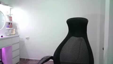 Snapshot of aineangeel chatting on 11-07-25, 02:00 AINE online show from 11-07-25, 02:00