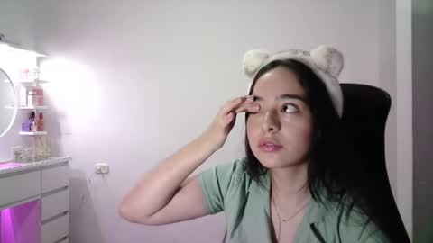 Snapshot of aineangeel chatting on 11-11-25, 02:33 AINE online show from 11-11-25, 02:33