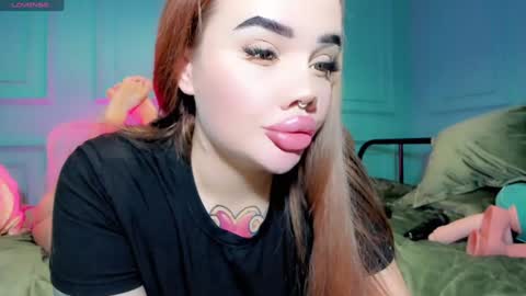 Snapshot of aira_vi chatting on 12-30-24, 03:35 Aira online show from 12-30-24, 03:35