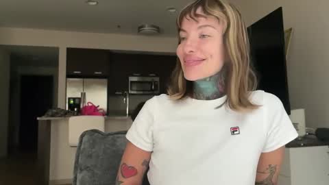 Snapshot of airgeadx chatting on 11-08-25, 03:01 Airgead online show from 11-08-25, 03:01