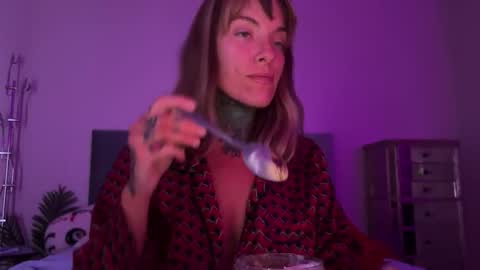 Snapshot of airgeadx chatting on 12-17-25, 11:11 Airgead online show from 12-17-25, 11:11