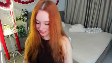 Snapshot of airysilhouette chatting on 04-10-26, 08:02 Louise online show from 04-10-26, 08:02