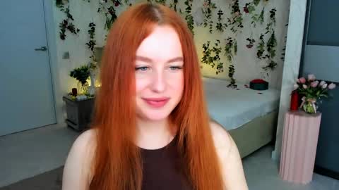 Snapshot of airysilhouette chatting on 04-12-26, 07:30 Louise online show from 04-12-26, 07:30