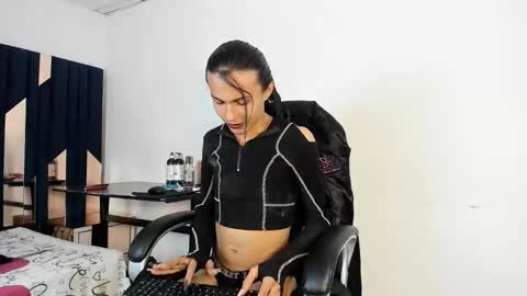 Snapshot of aisha_hotts777 chatting on 10-18-25, 03:20 Aisha online show from 10-18-25, 03:20