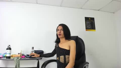 Snapshot of aisha_hotts777 chatting on 11-18-25, 04:17 Aisha online show from 11-18-25, 04:17