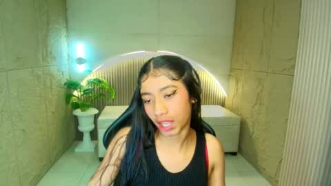 Snapshot of aishaa_r chatting on 04-12-26, 02:11 Aishaa r online show from 04-12-26, 02:11