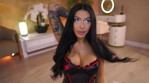 Snapshot of aishaadevoe chatting on 10-31-25, 06:42 Maddy online show from 10-31-25, 06:42