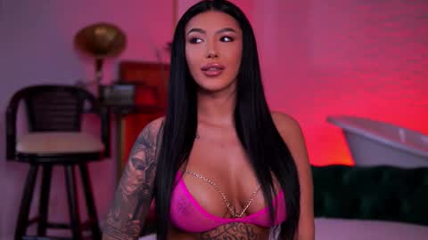 Snapshot of aishaadevoe chatting on 11-25-25, 07:25 Maddy online show from 11-25-25, 07:25