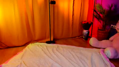 Lora online show from 02-27-25, 08:39