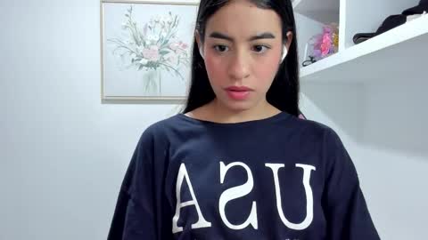 Snapshot of aitana05 chatting on 10-03-25, 10:01 VALENTINA independent online show from 10-03-25, 10:01