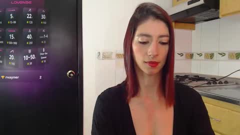 Aitana online show from 11-15-25, 01:18