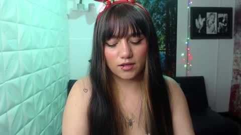Snapshot of aitana_gomezz chatting on 12-23-24, 09:29 Aitana online show from 12-23-24, 09:29