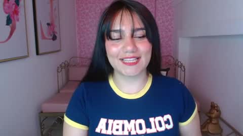 Snapshot of aitana_gomezz chatting on 05-19-26, 01:06 Aitana online show from 05-19-26, 01:06