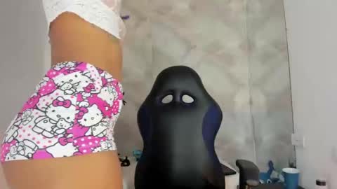 Snapshot of aitanacortes chatting on 10-10-25, 02:27 aitana online show from 10-10-25, 02:27