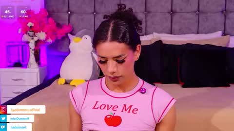 Snapshot of aivadumont chatting on 02-20-26, 01:35 Queen Dumont online show from 02-20-26, 01:35