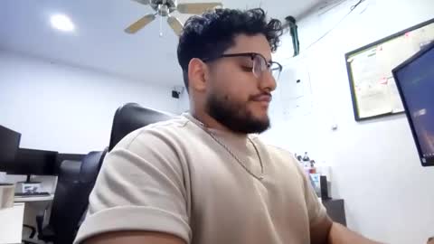 Snapshot of aj_cooper90_ chatting on 11-01-25, 05:31 Esteban online show from 11-01-25, 05:31