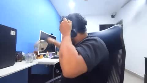 Esteban online show from 12-04-25, 05:17