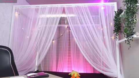 Snapshot of akame_s chatting on 10-13-25, 08:42             online show from 10-13-25, 08:42