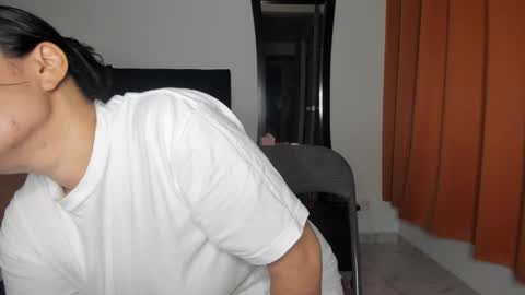 Snapshot of akanekihm chatting on 05-25-26, 09:04 MIRANDA online show from 05-25-26, 09:04