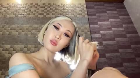 Akemi online show from 11-08-25, 10:41