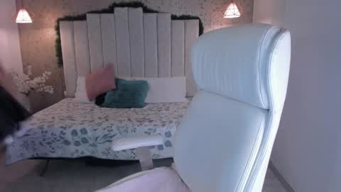 Luna online show from 12-16-24, 02:04